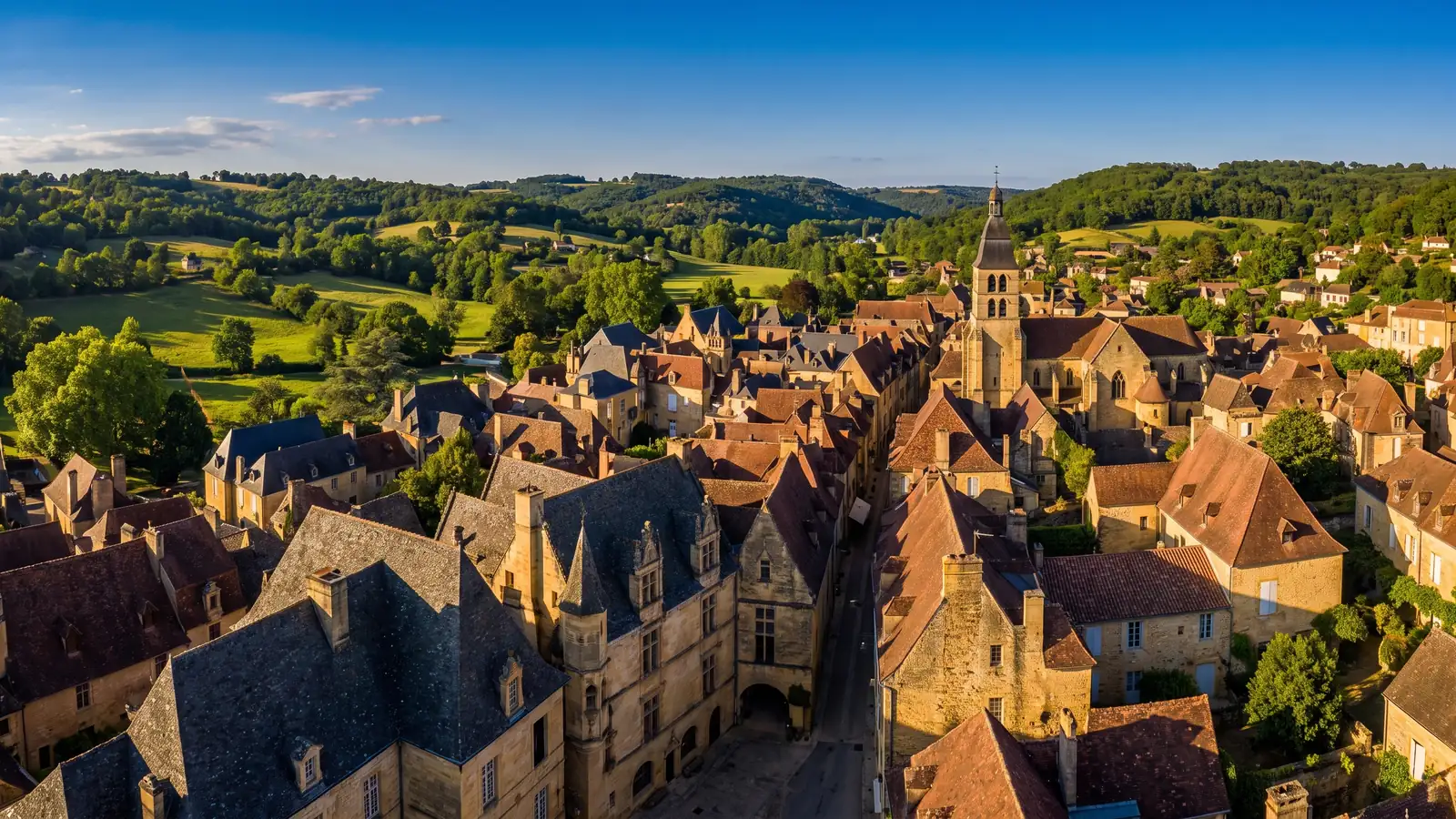 Vieille ville de Sarlat-la-Canéda près du Domaine de Soleil Plage