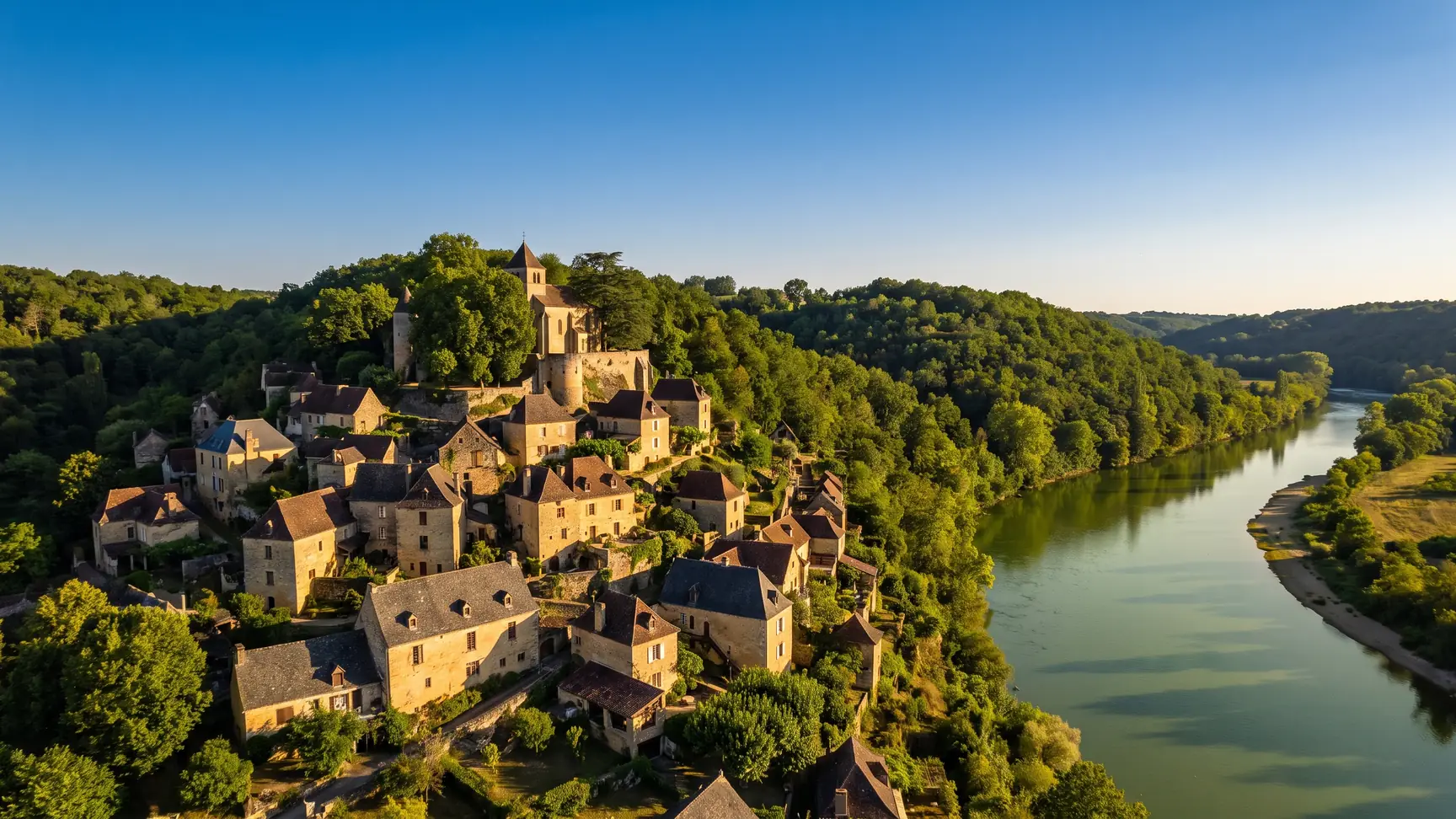 Village de Limeuil dominant le confluent Dordogne-Vézère