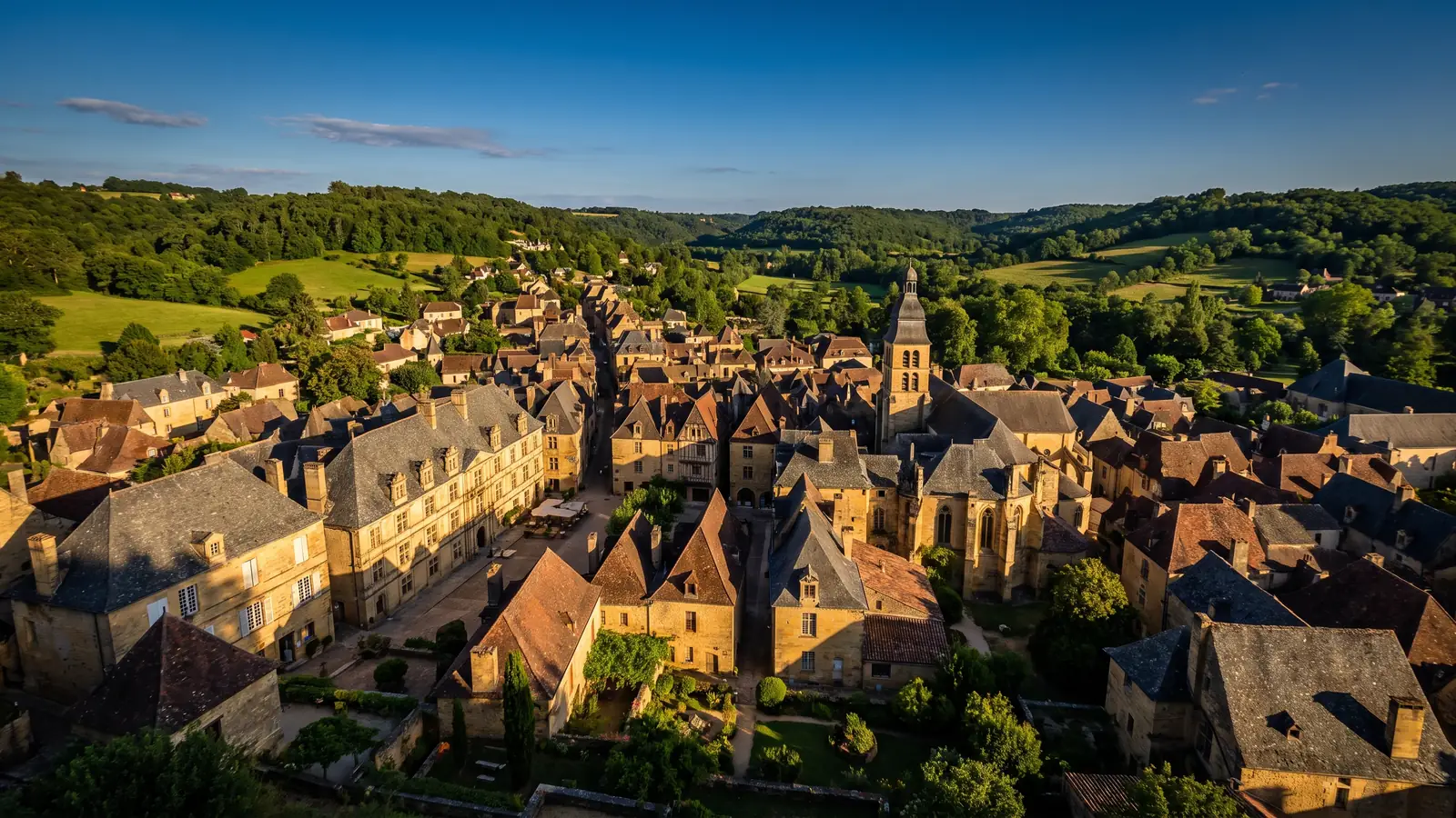 Vieille ville de Sarlat-la-Canéda, près du camping La Palombière