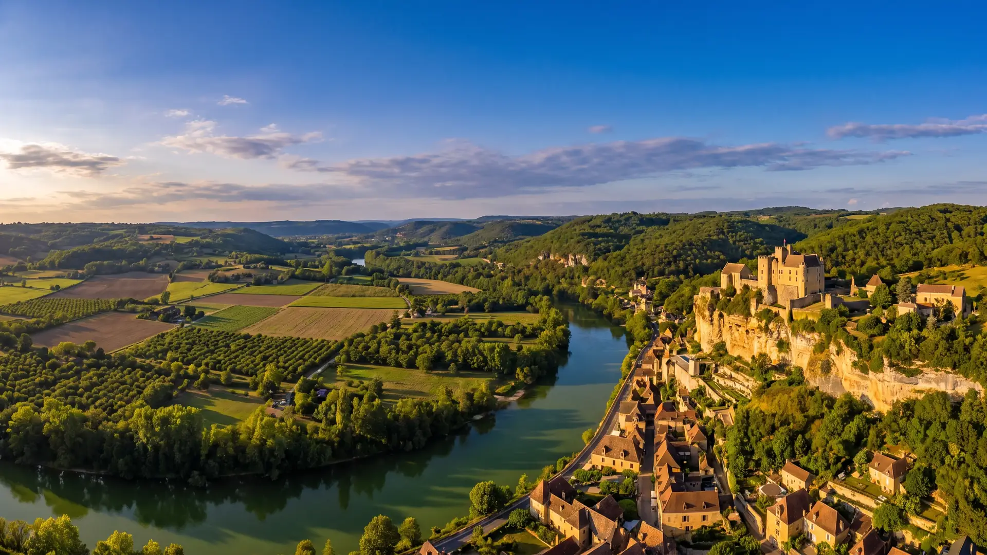 Panorama de la vallée de la Dordogne près de Sarlat et La Palombière