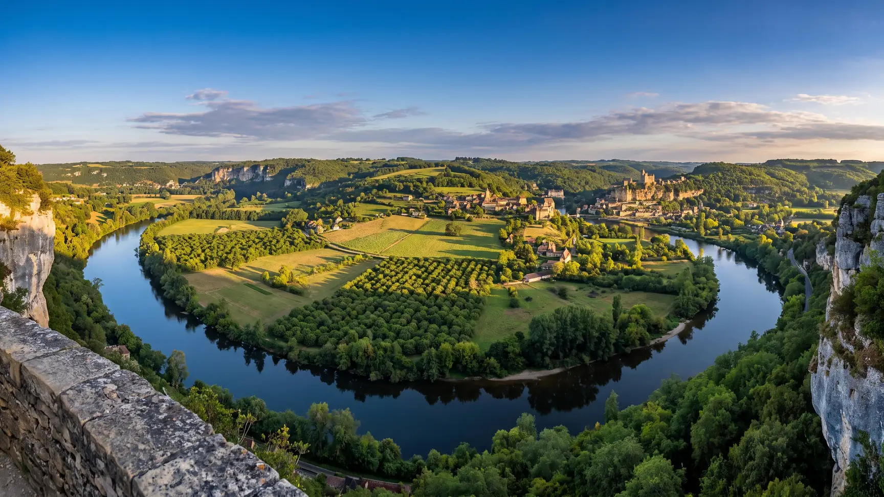 Méandre de la Dordogne vu depuis les hauteurs de Domme
