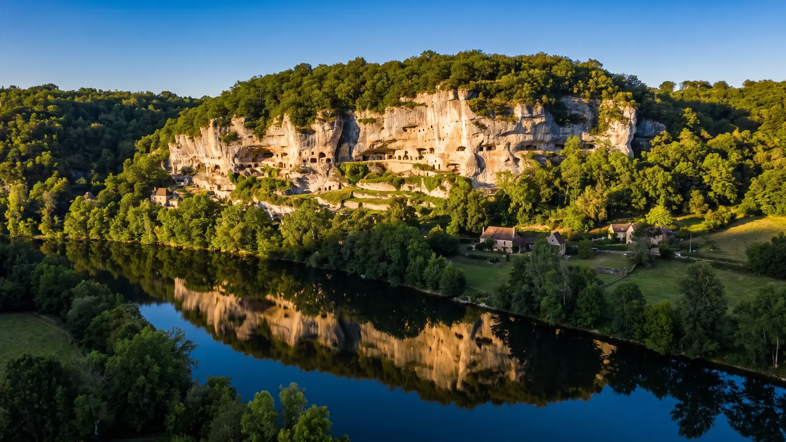 Falaise troglodytique de La Roque Saint-Christophe