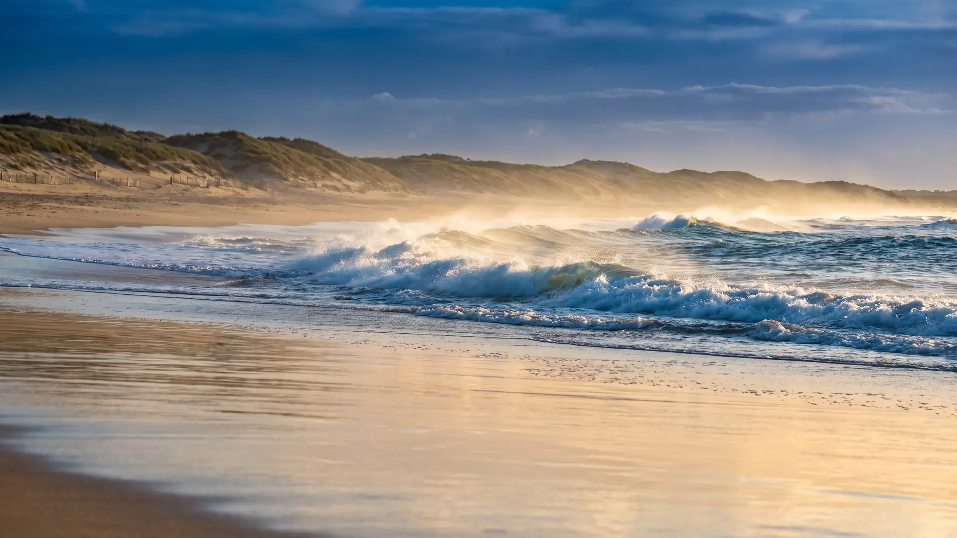 Vagues de l'Atlantique sur la plage de Messanges
