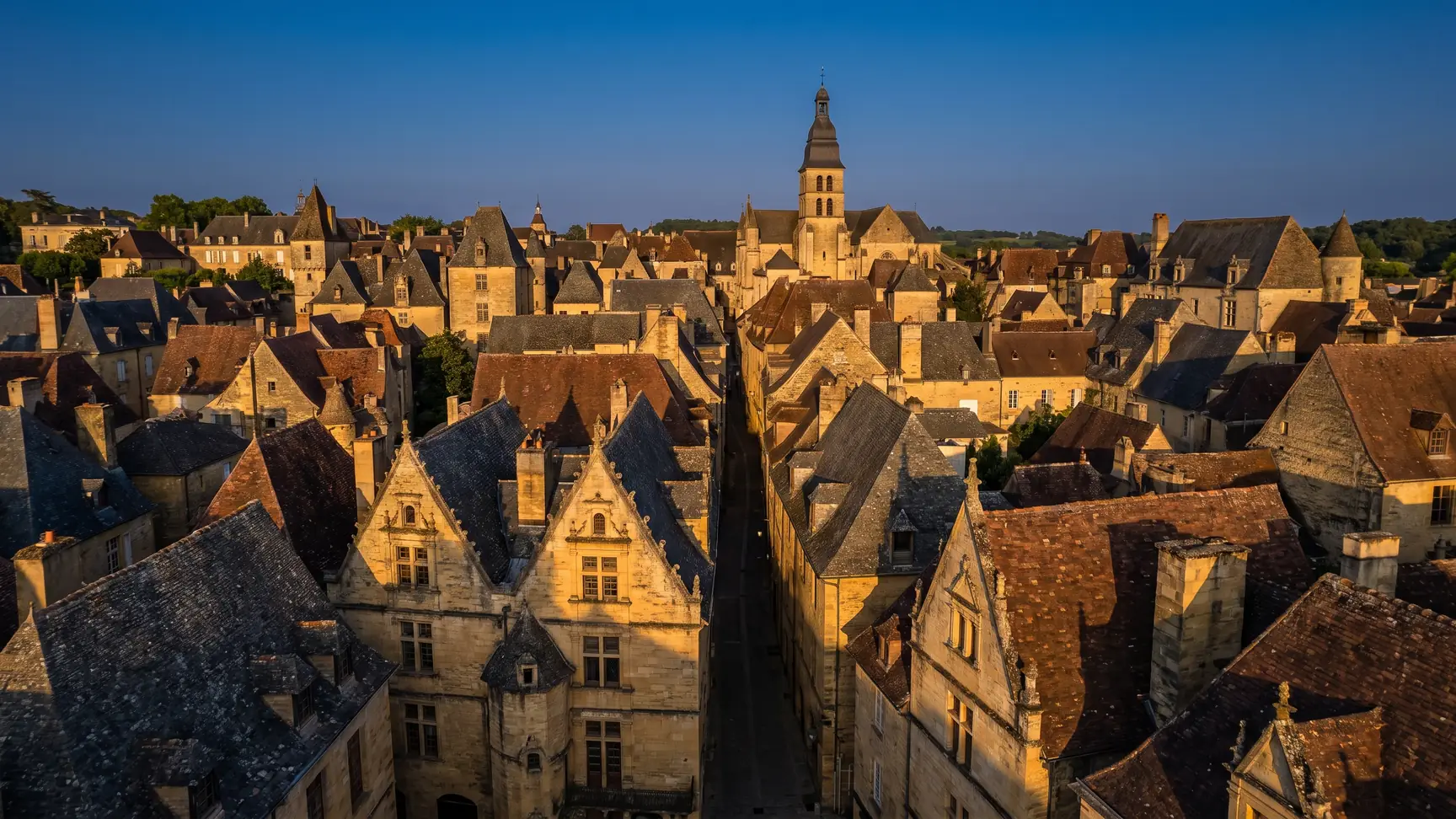 Sarlat, à ~10 km du camping