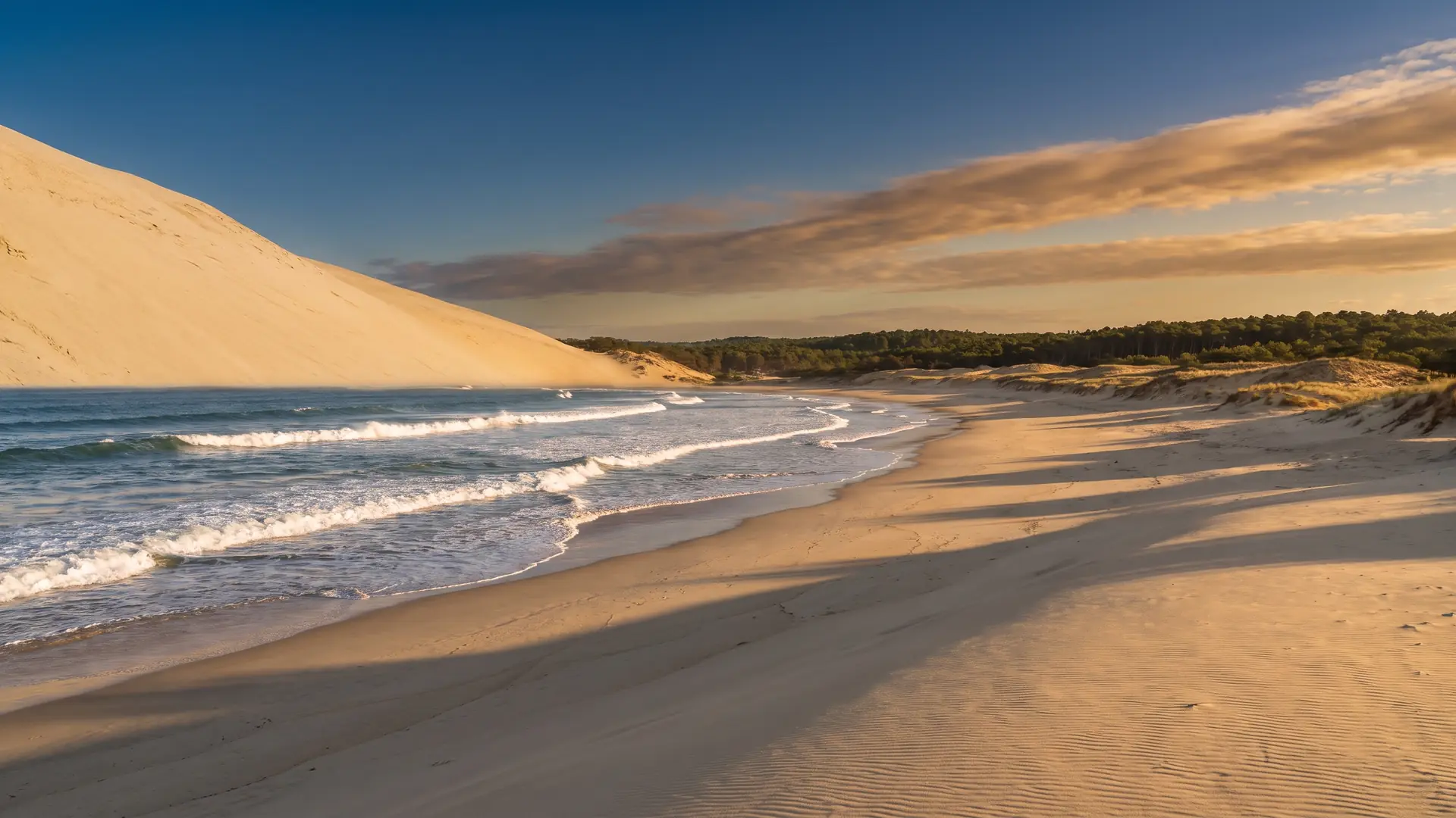 La plage océane au pied de la Dune du Pilat près de Pyla-sur-Mer, près du camping Panorama du Pyla