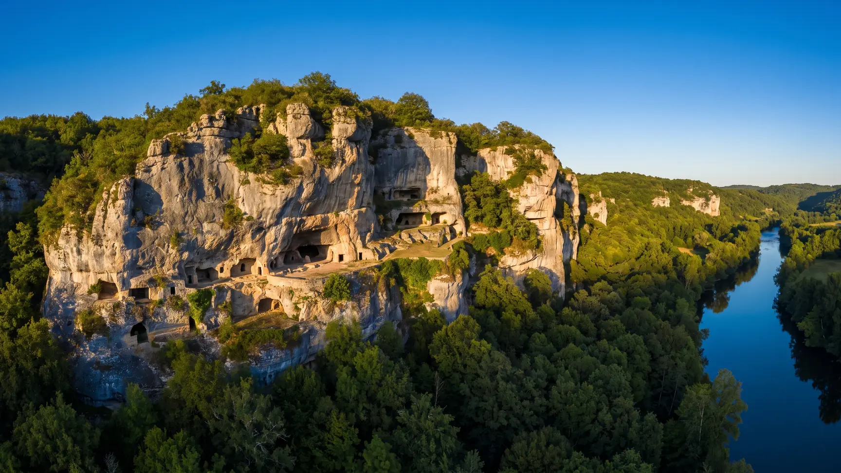 Falaise troglodytique de La Roque Saint-Christophe