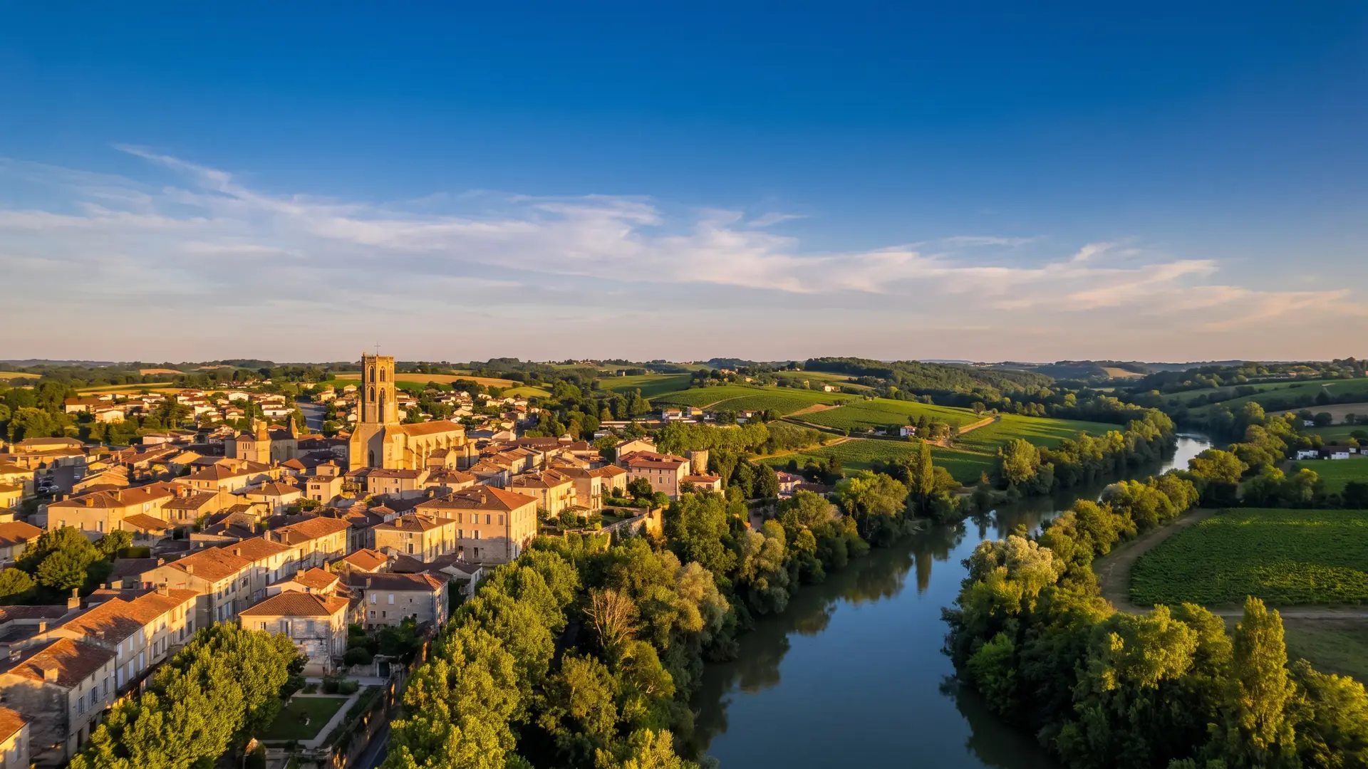 Panorama de Condom, de la Baïse et des collines de l'Armagnac