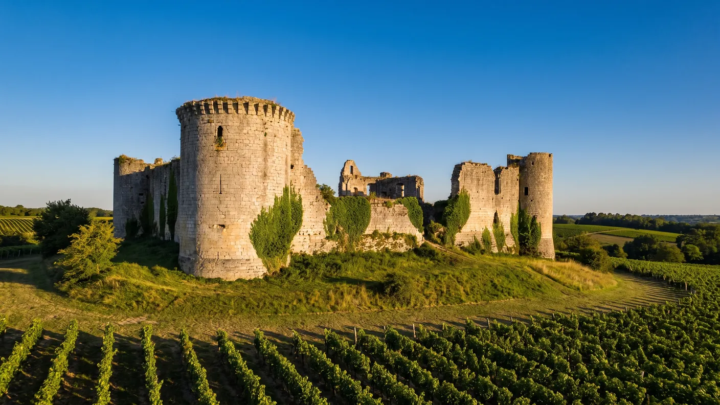 Langoiran : le château fort sur la Garonne