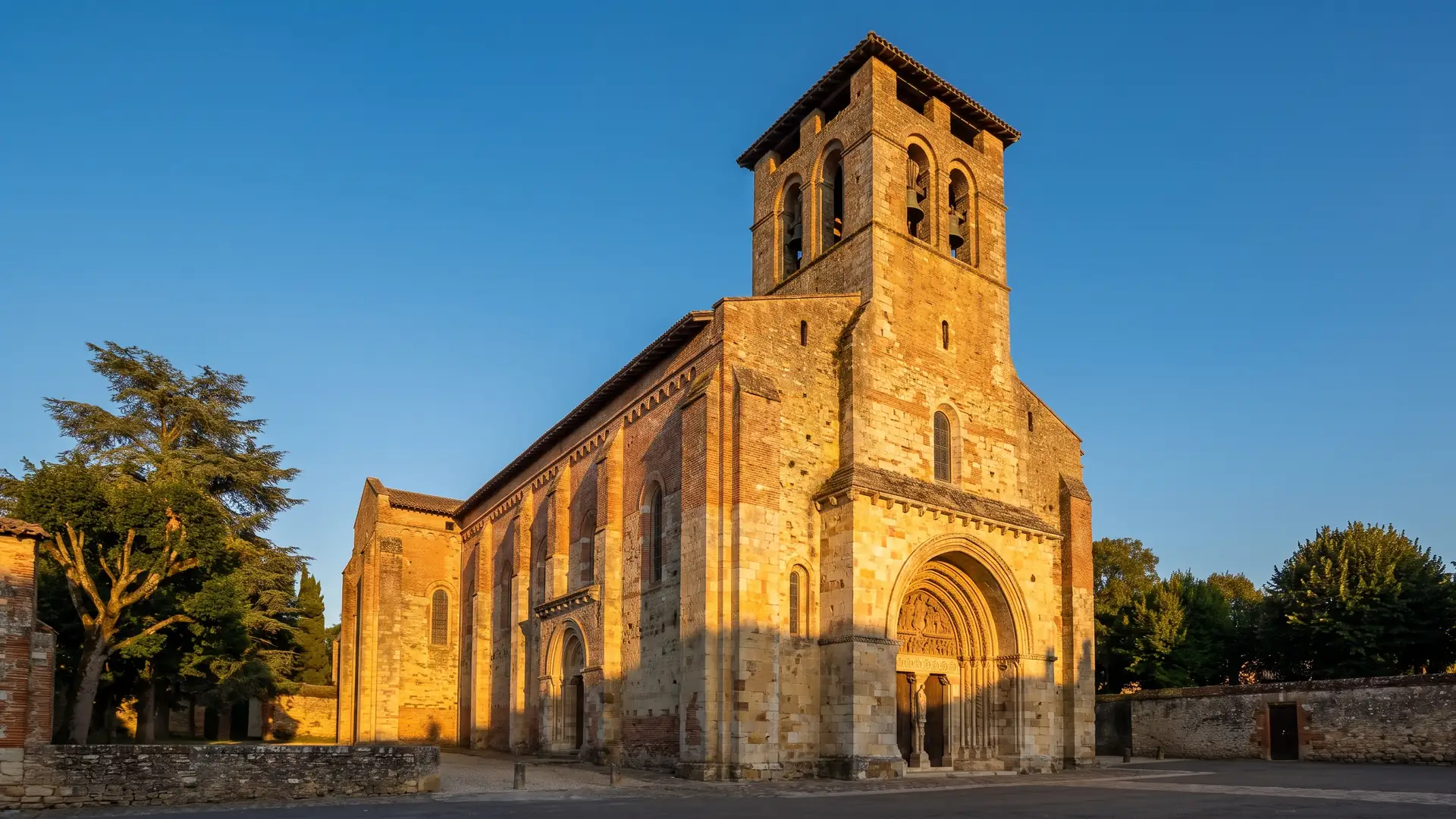Abbatiale Saint-Pierre de Moissac et son clocher-porche