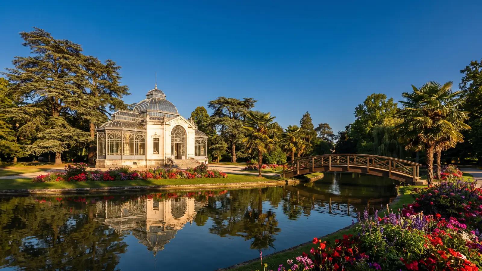 Parc Beaumont à Pau, son lac et le Palais Beaumont