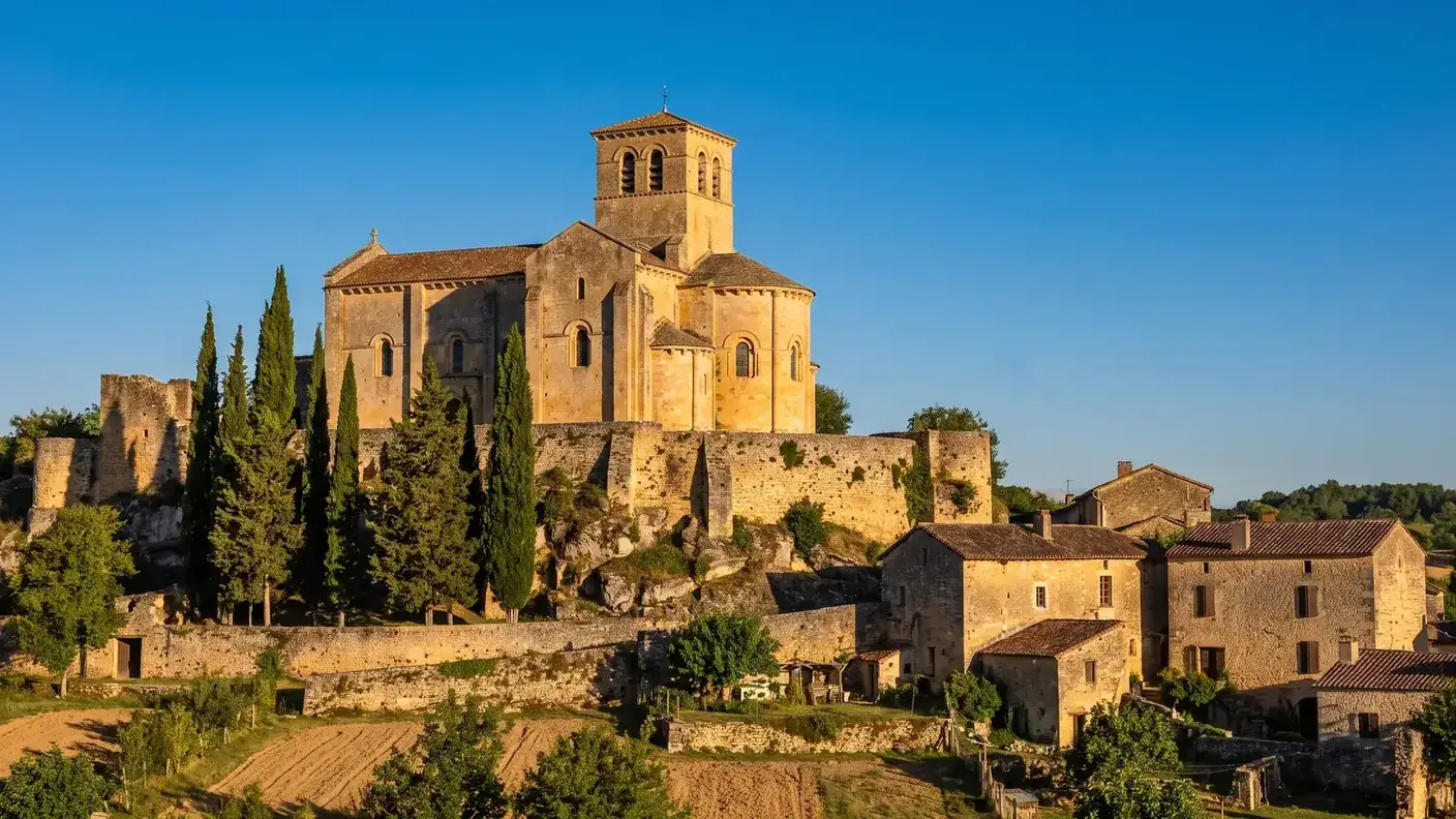 Ancienne collégiale Notre-Dame de Ribérac et son abside romane