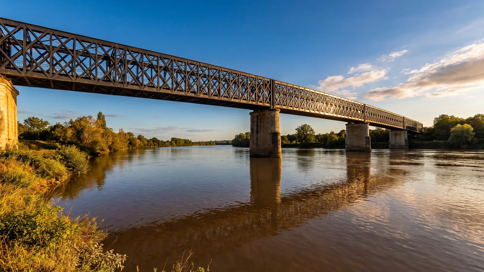 Pont routier métallique de Cubzac sur la Dordogne
