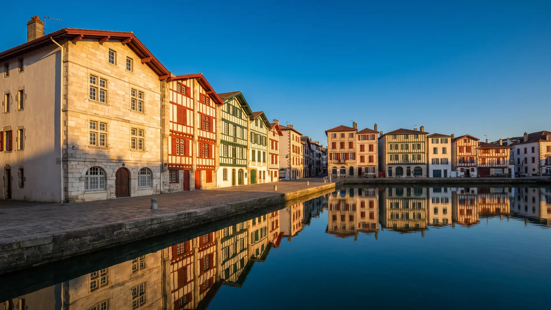 Maisons d'armateurs et de corsaires sur le port de Saint-Jean-de-Luz