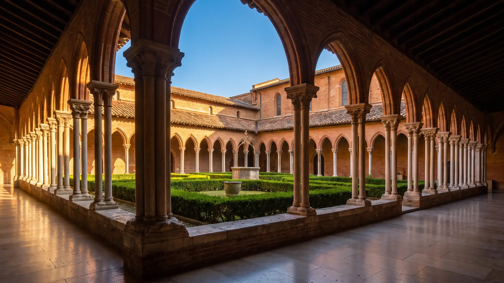 Cloître gothique du couvent des Jacobins à Toulouse